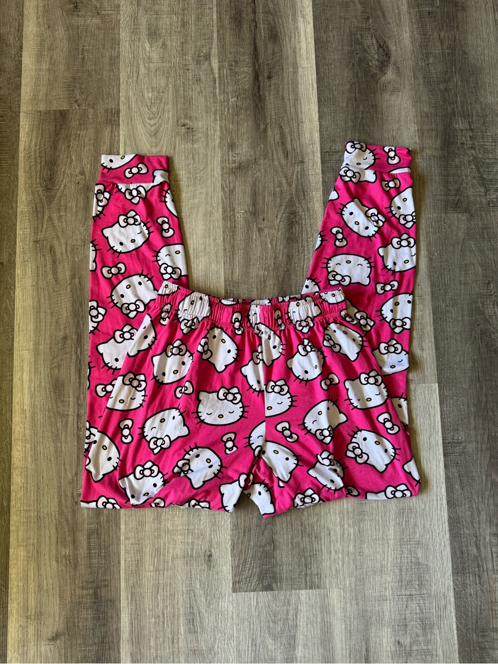 Hello Kitty Sanrio Pajama Pants Women’s M Pink Allover Print Cuffed Joggers